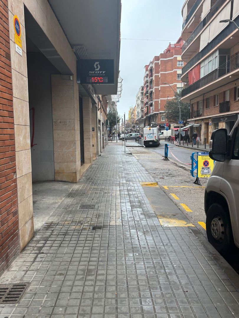 Vista exterior de Local de lloguer en Castelldefels amb Aire condicionat i Calefacció