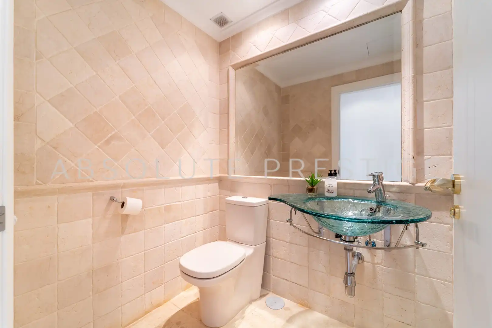 Bany de Apartament en venda en Marbella amb Aire condicionat, Terrassa i Piscina