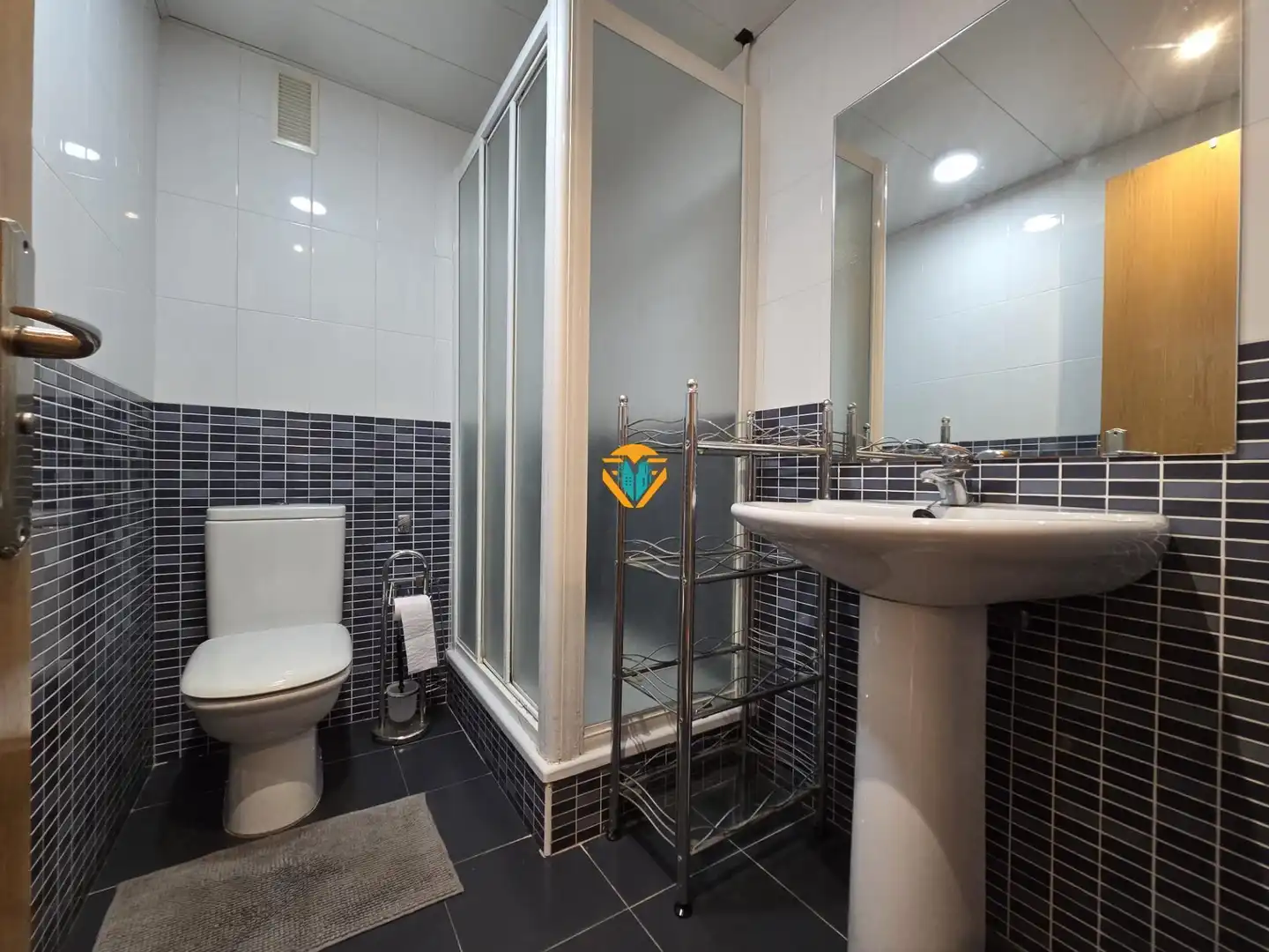 Baño de Apartamento en venta en Benidorm con Aire acondicionado, Calefacción y Jardín privado