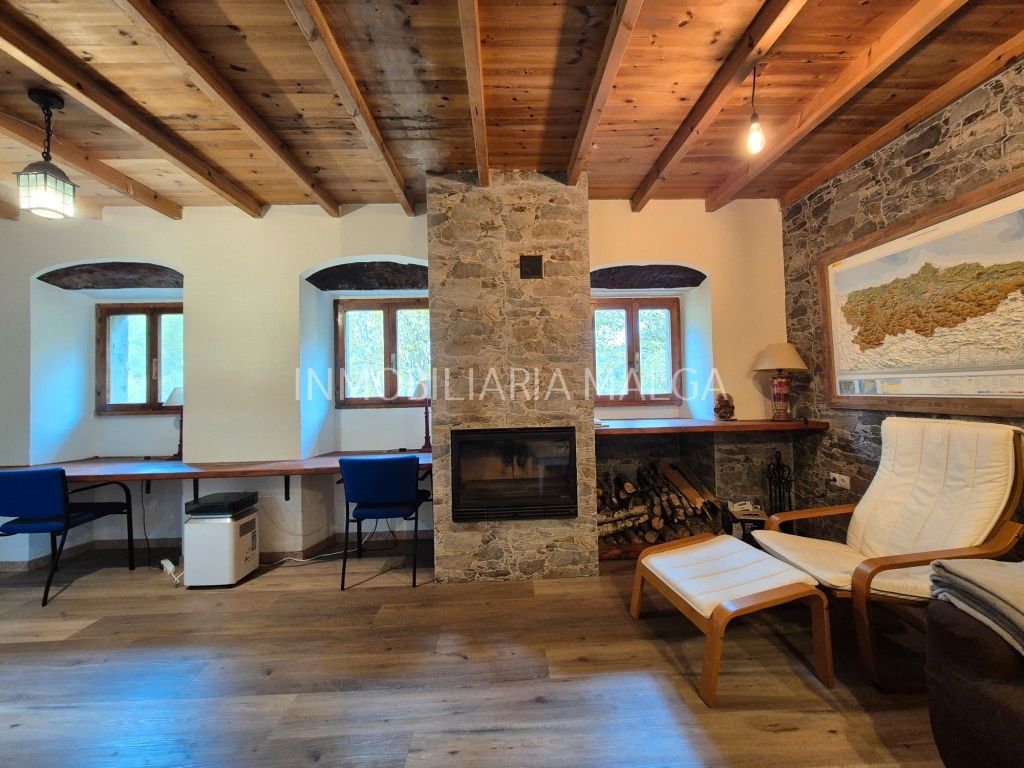 Sala d'estar de Casa o xalet en venda en Colunga amb Jardí privat, Parquet i Terrassa