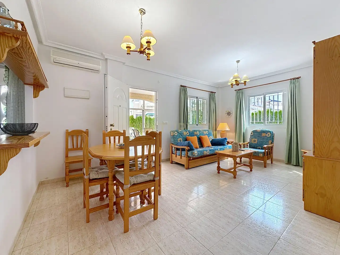Sala de estar de Casa adosada en venta en Orihuela con Aire acondicionado, Jardín privado y Trastero