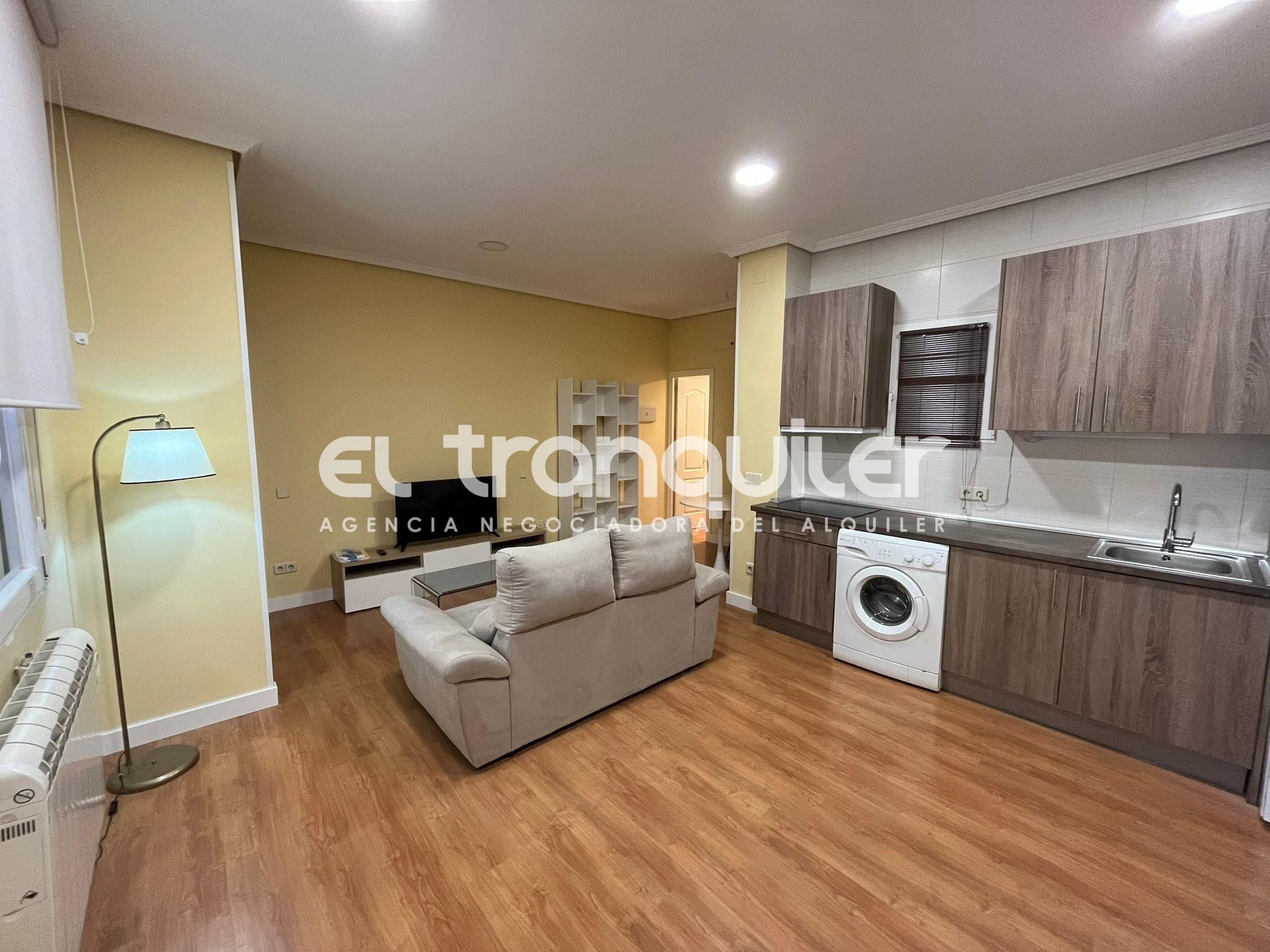 Living room of Study to rent in  Madrid Capital  with Air Conditioner, Furnished and Washing machine