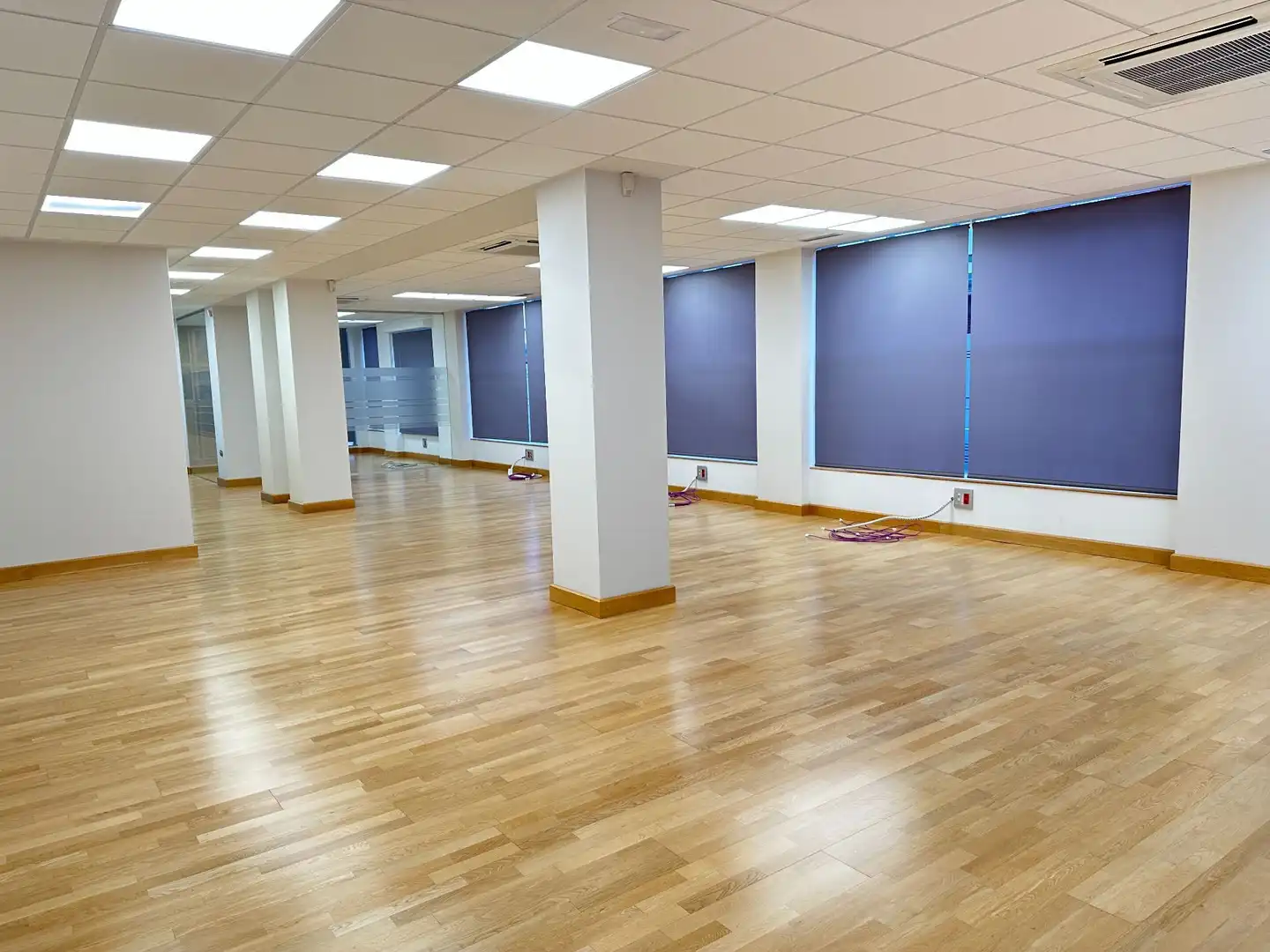Office for rent in El Astillero  