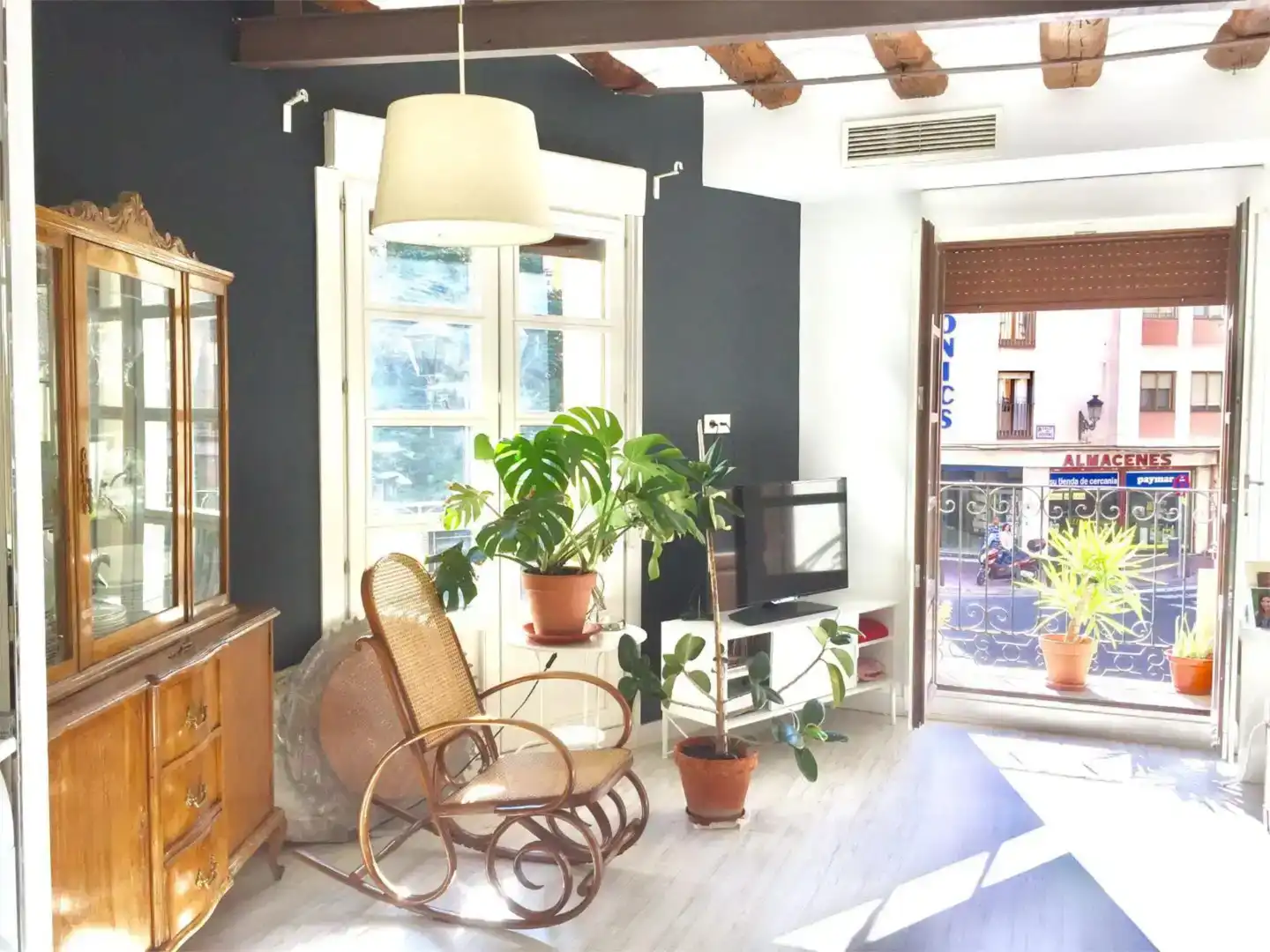 Wohnzimmer von Wohnung zur Miete in  Zaragoza Capital mit Klimaanlage und Balkon