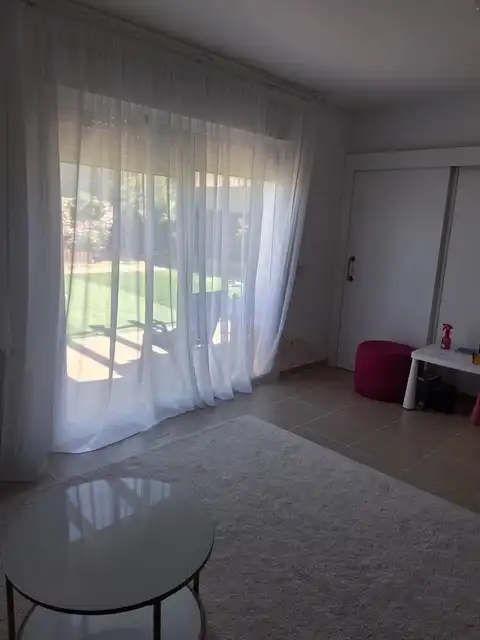 Wohnzimmer von Einfamilien-Reihenhaus zum Verkauf in Uceda mit Heizung, Privatgarten und Abstellraum