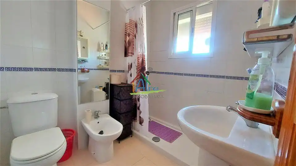 Badezimmer von Einfamilien-Reihenhaus zum Verkauf in Almonte mit Terrasse, Abstellraum und Möbliert