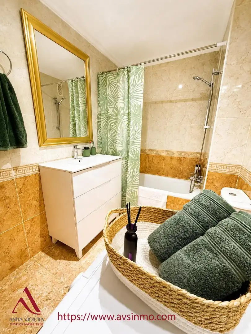 Baño de Apartamento de alquiler en Orihuela con Aire acondicionado, Calefacción y Terraza