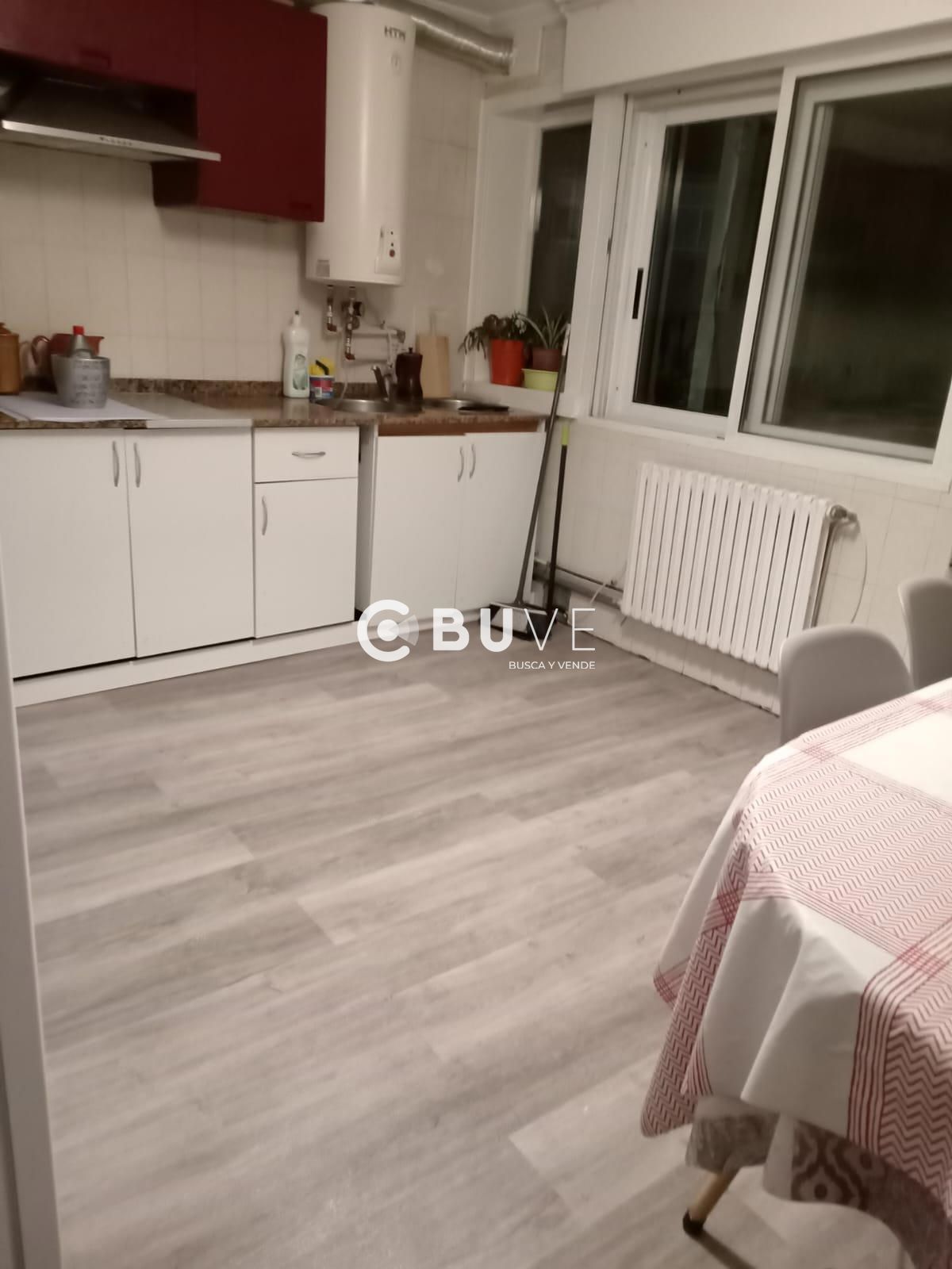 Cuina de Casa o xalet en venda en Santiago de Compostela  amb Calefacció, Traster i Moblat
