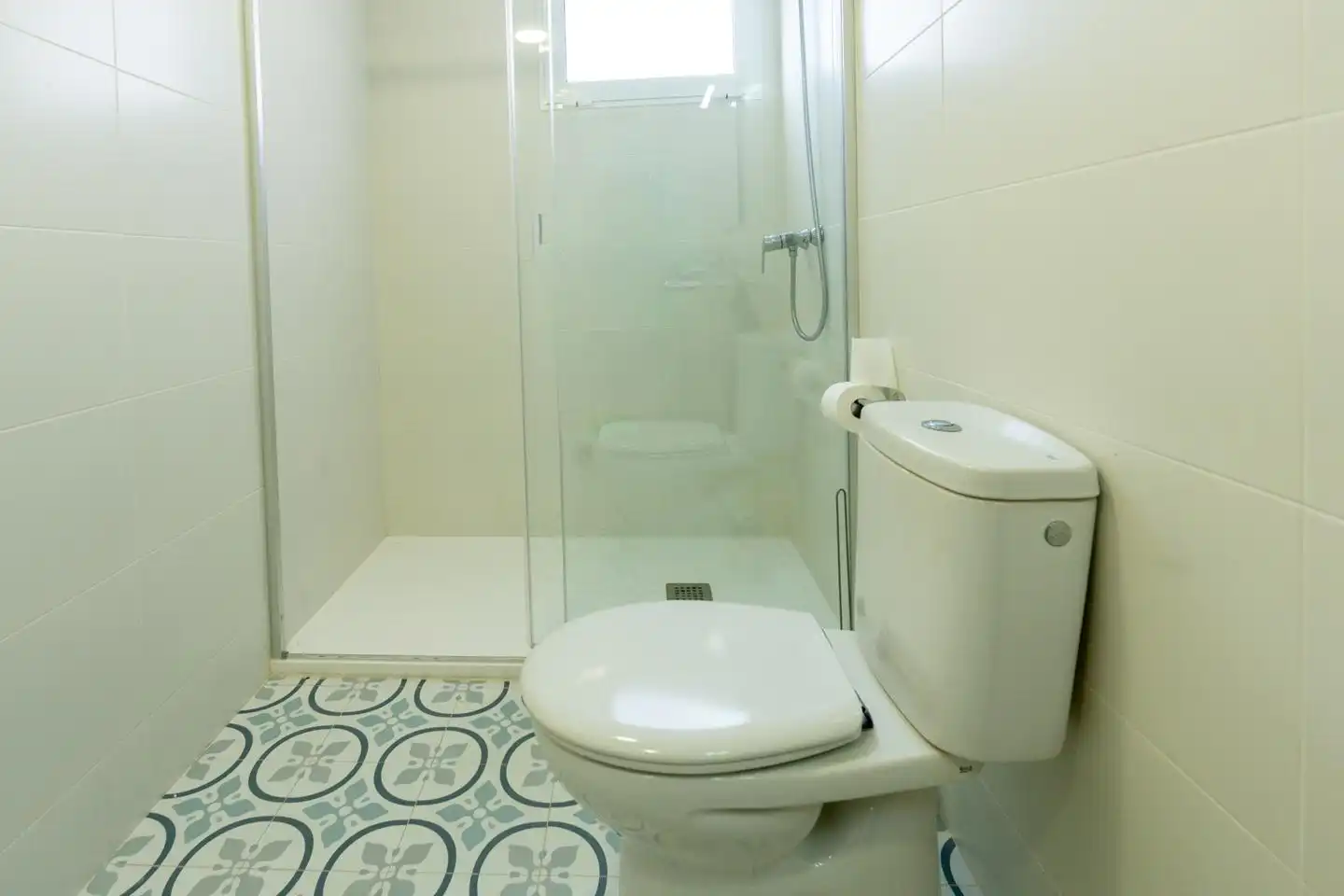 Badezimmer von Wohnung zum Verkauf in Santa Pola mit Klimaanlage und Terrasse