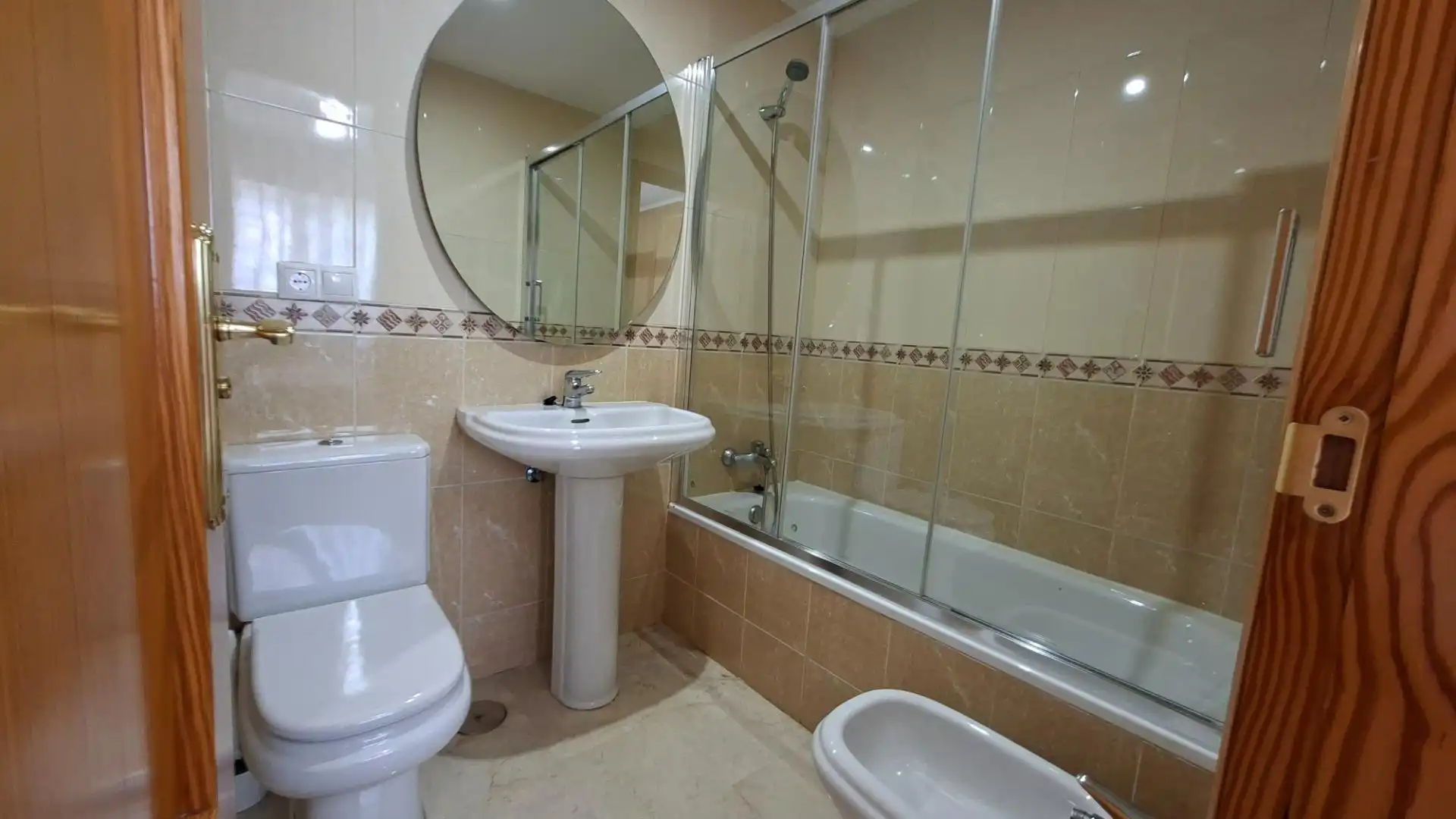 Bathroom of Flat for sale in Benidorm  with Private garden, Terrace and Furnished