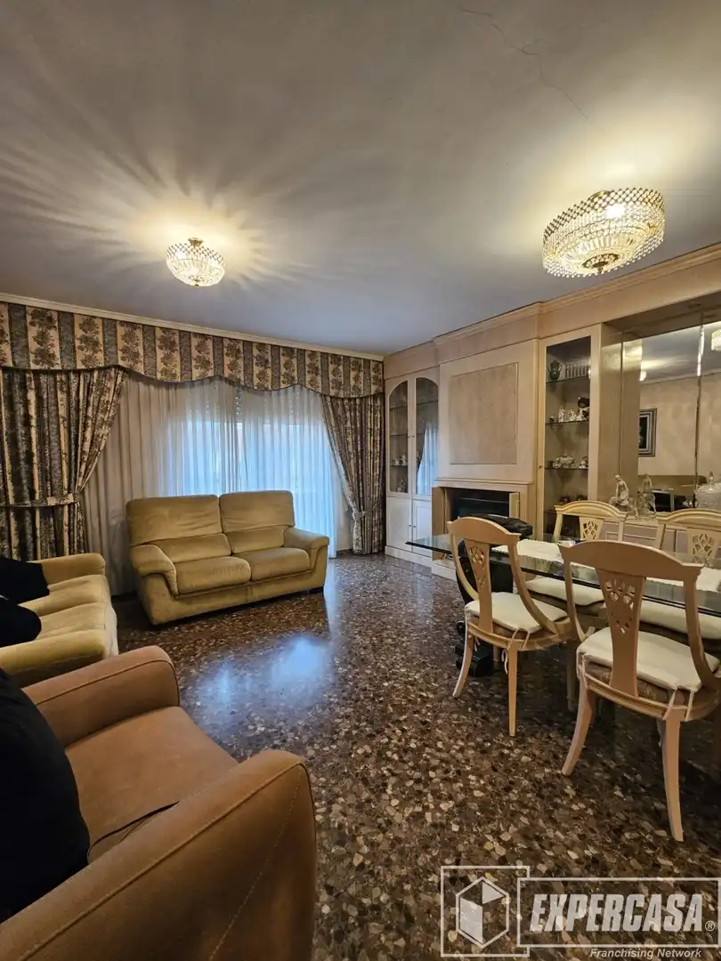 Piso con ascensor en venta en Quatre Carreres
