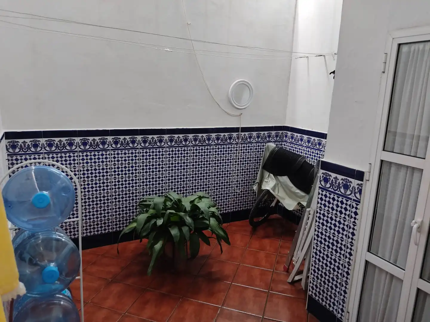Bany de Casa adosada en venda en Utrera amb Aire condicionat