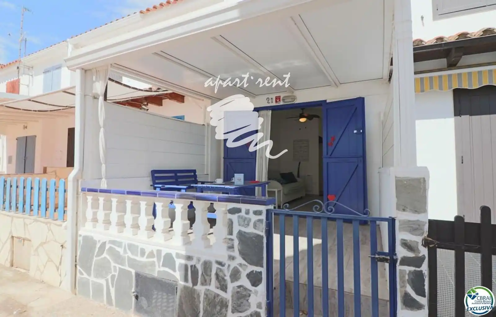 Vista exterior de Casa o xalet en venda en Empuriabrava amb Jardí privat, Terrassa i Moblat