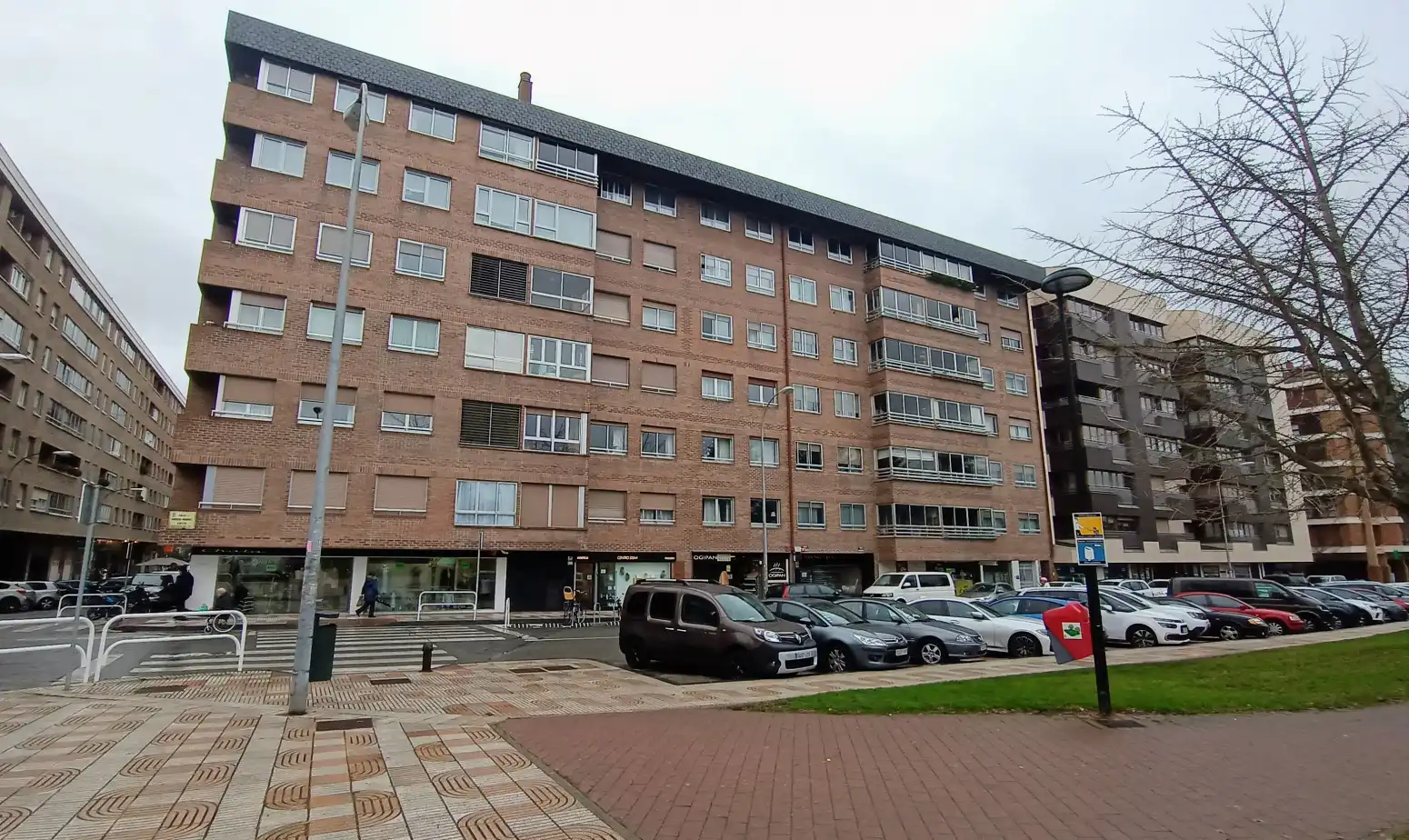 Außenansicht von Wohnung zur Miete in  Pamplona / Iruña mit Heizung, Parkett und Möbliert