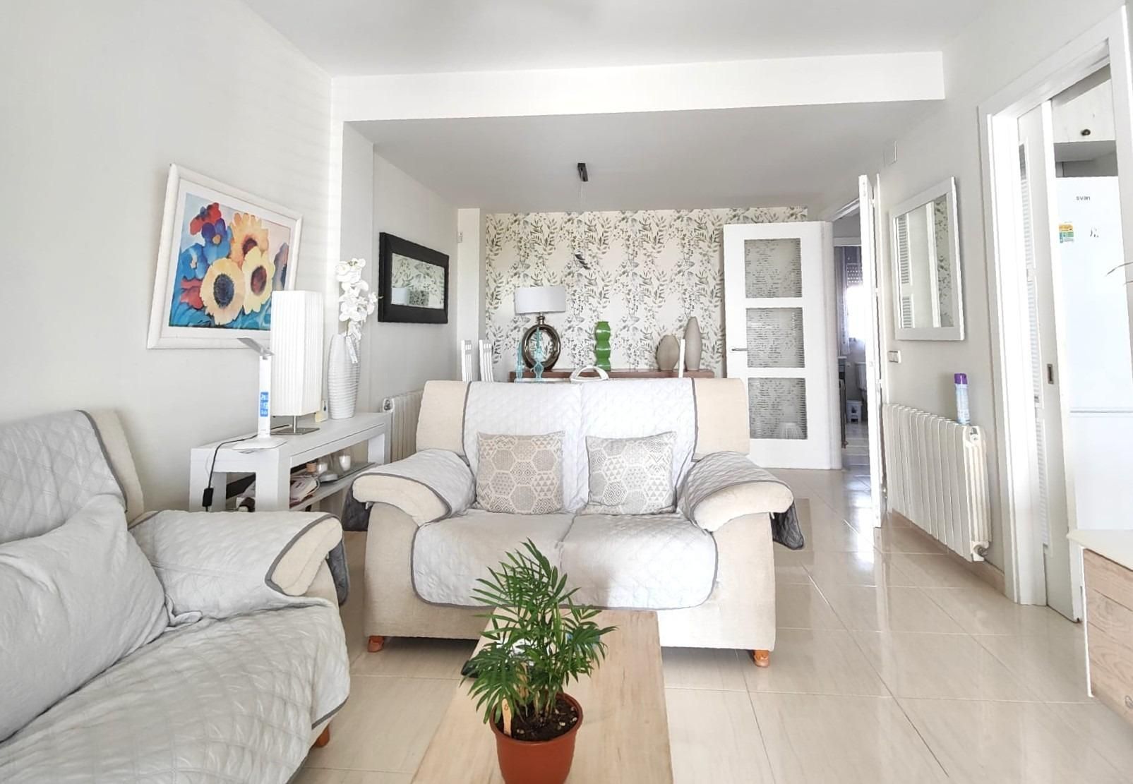 Sala d'estar de Casa adosada en venda en El Vendrell amb Aire condicionat, Calefacció i Terrassa