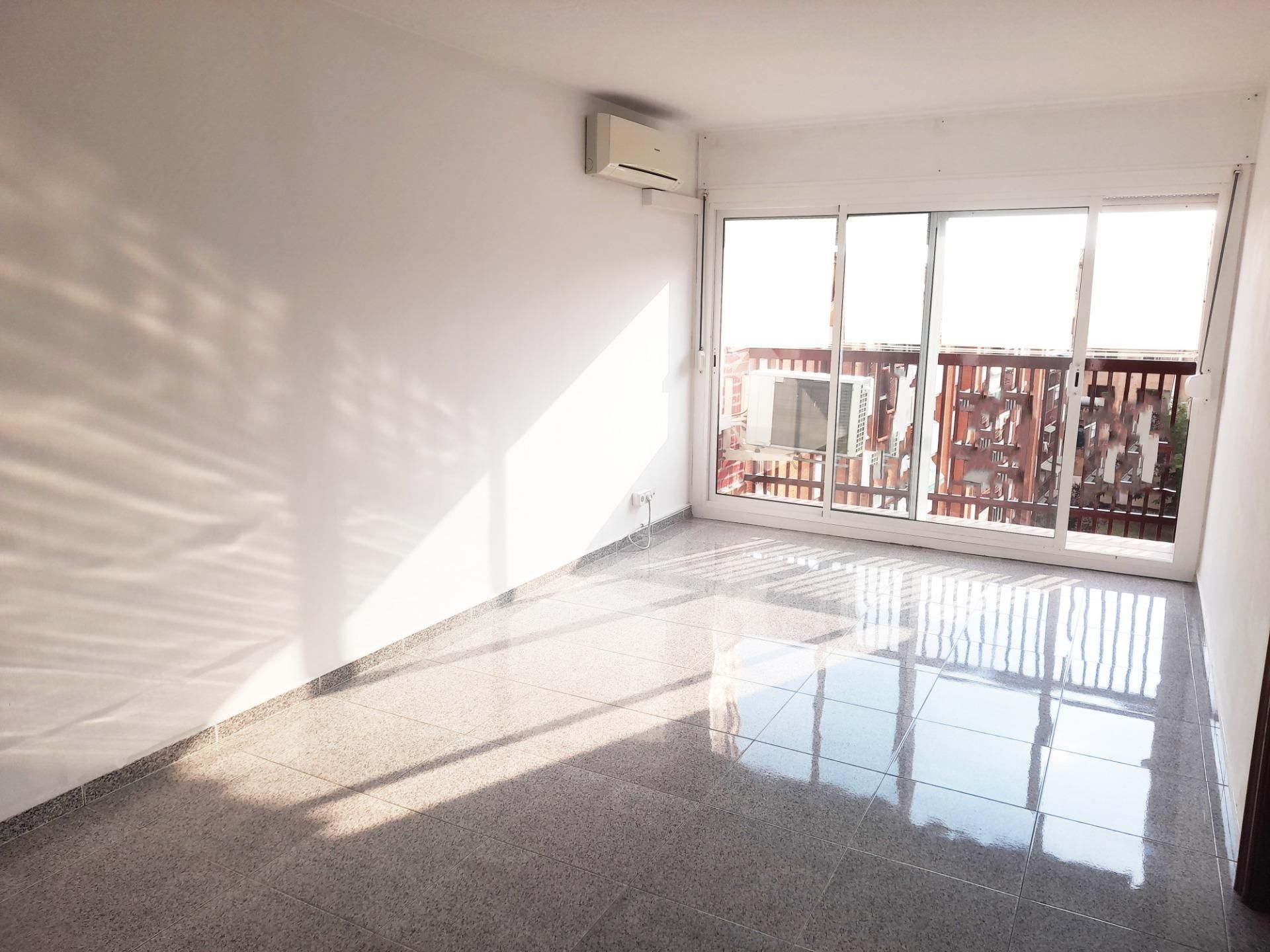 Dormitori de Pis en venda en Mataró amb Aire condicionat i Balcó