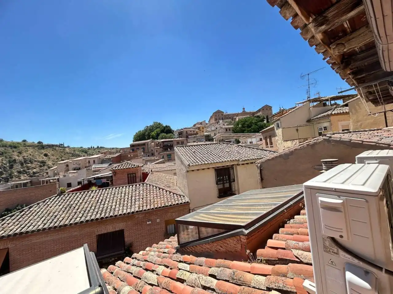 Vista exterior de Piso de alquiler en Toledo con Aire acondicionado, Parquet y Amueblado