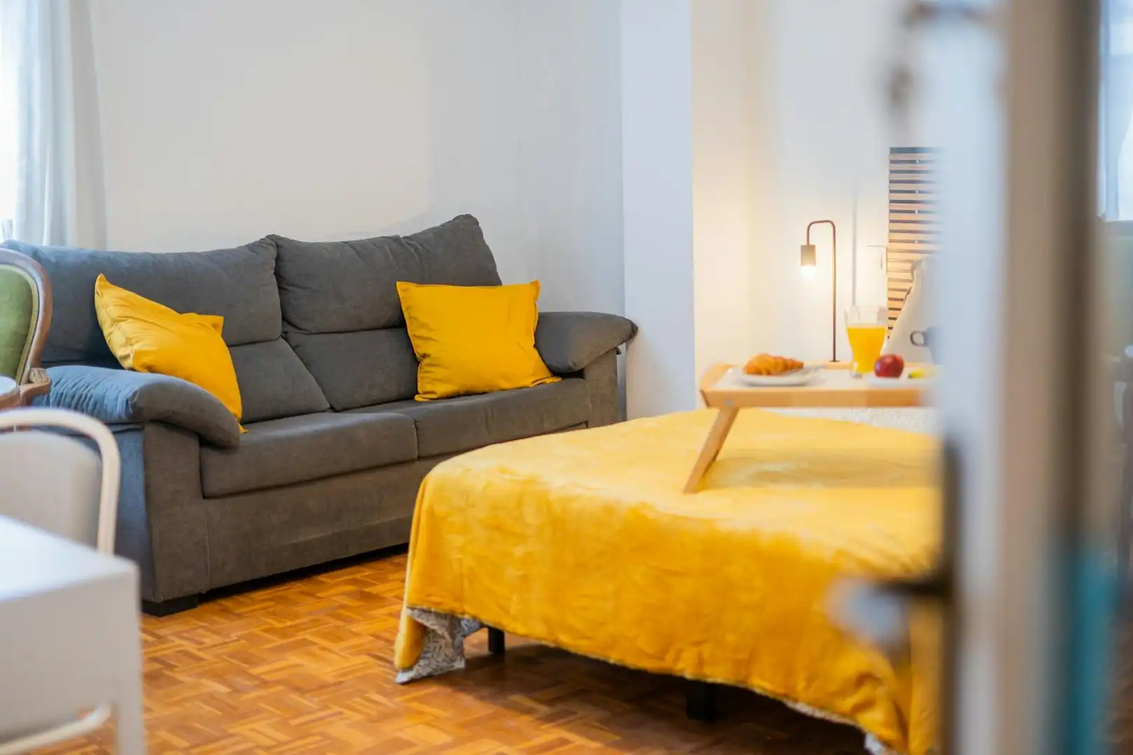 Schlafzimmer von Wohnung zur untervermieten in Valencia mit Möbliert, Waschmaschine und Fernseher