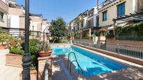 Piscina de Casa adosada en venda en  Granada Capital amb Aire condicionat, Terrassa i Balcó