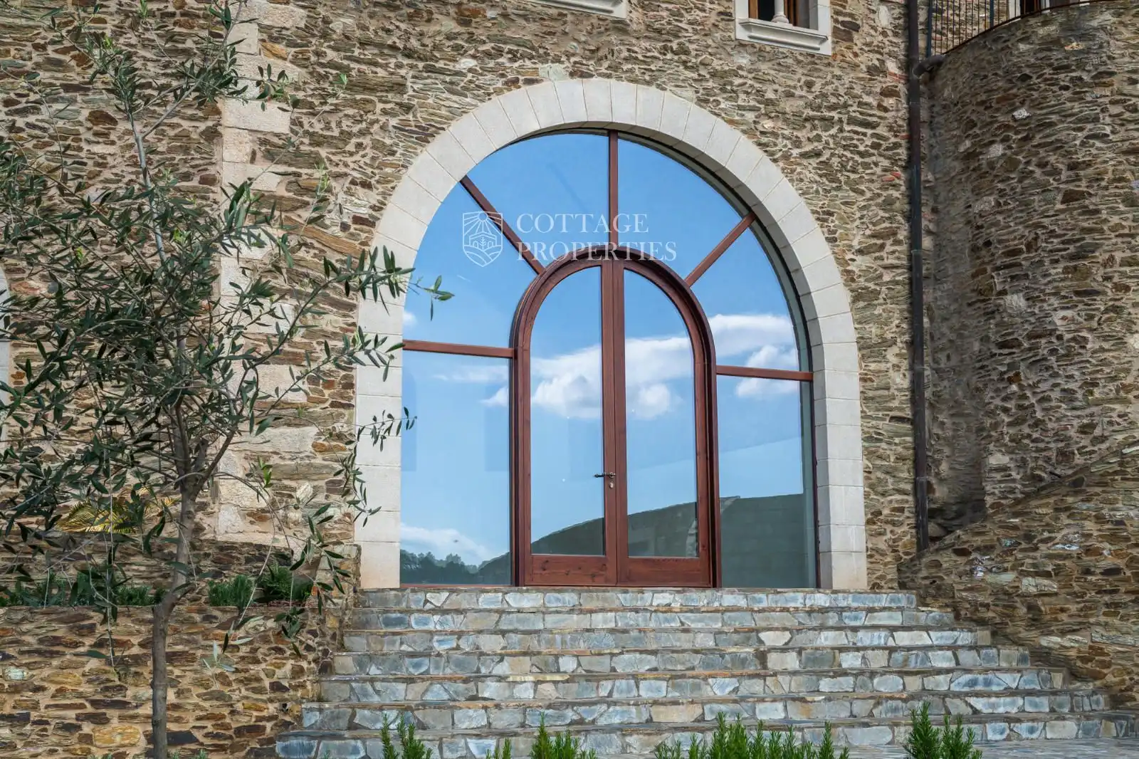 Country homes for sale in Llambilles  with Air Conditioner, Heating and Private garden