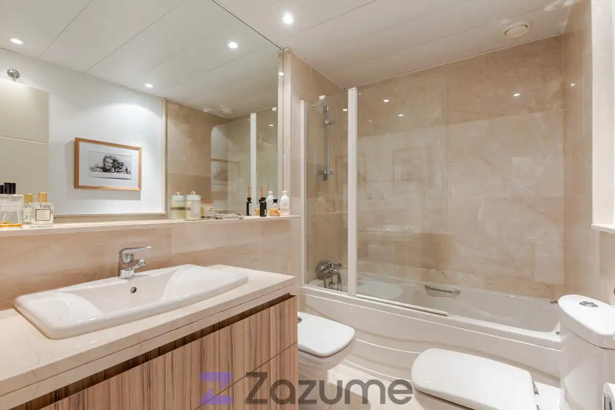 Bathroom of Flat for rent in Pozuelo de Alarcón  with Air Conditioner, Heating and Parquet flooring