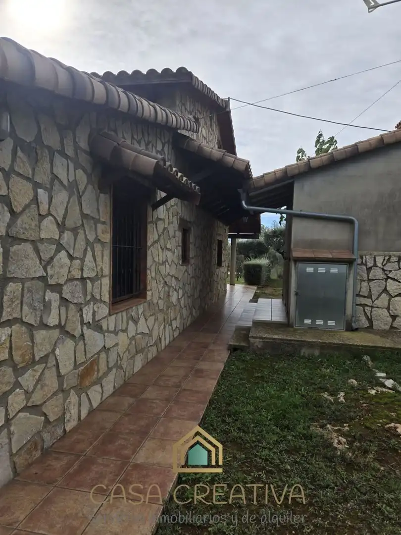 Vista exterior de Casa o chalet en venta en Chella con Aire acondicionado, Jardín privado y Amueblado
