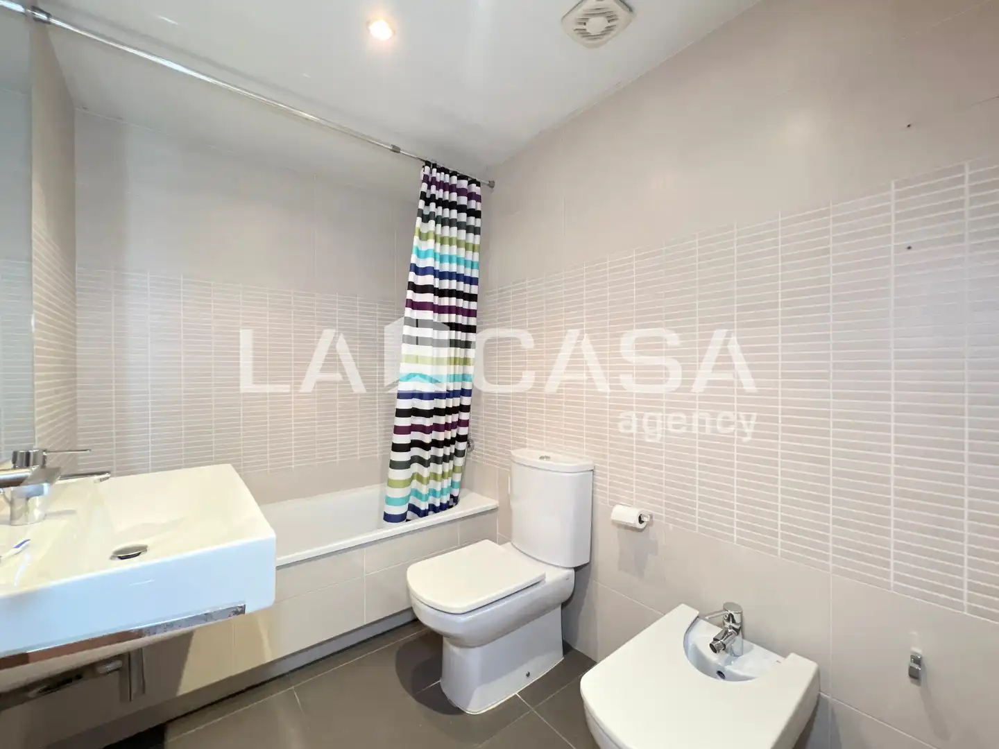 Badezimmer von Dachboden zum Verkauf in Badalona mit Terrasse und Balkon