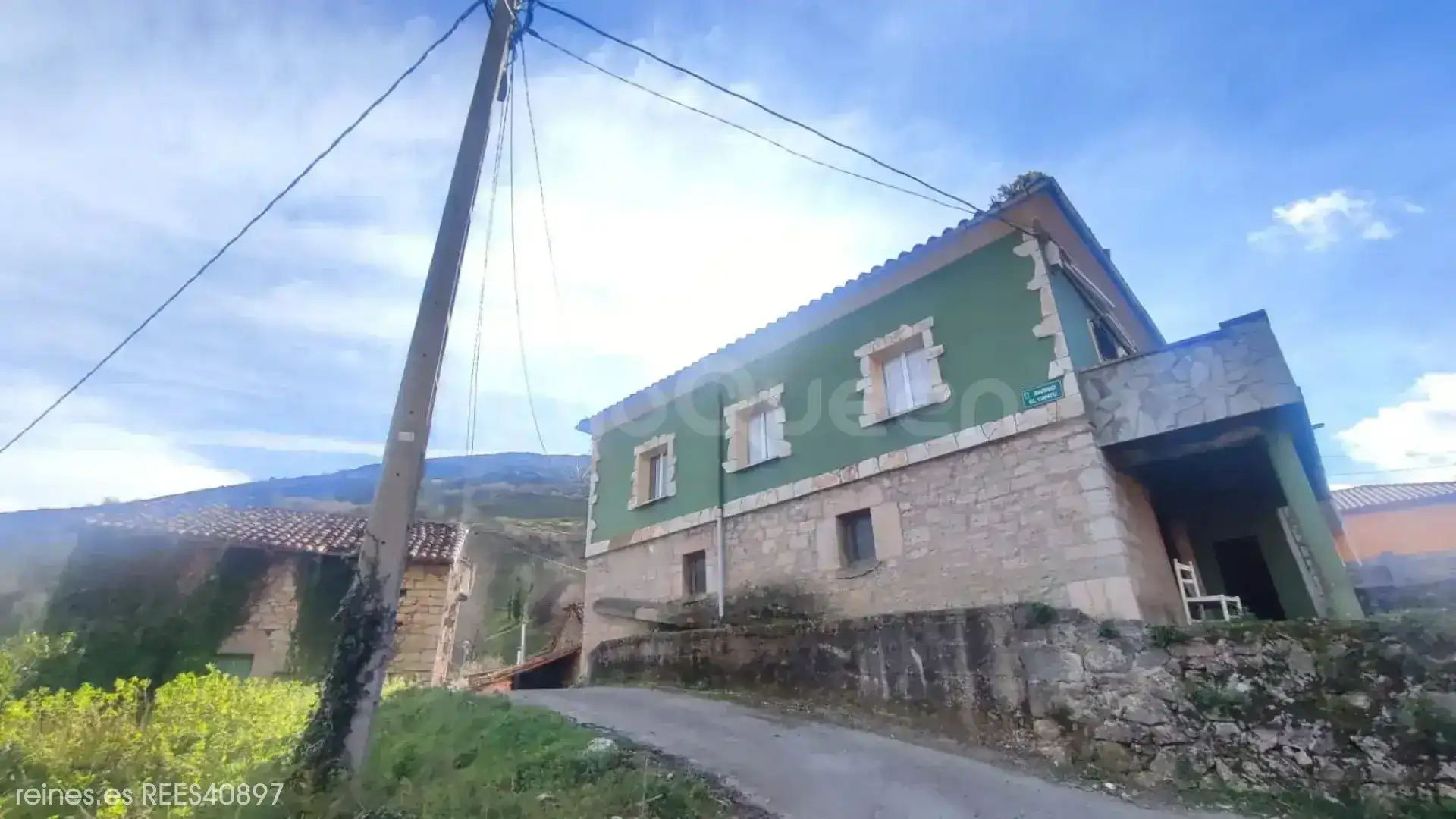 Vista exterior de Casa o xalet en venda en Yernes y Tameza amb Terrassa