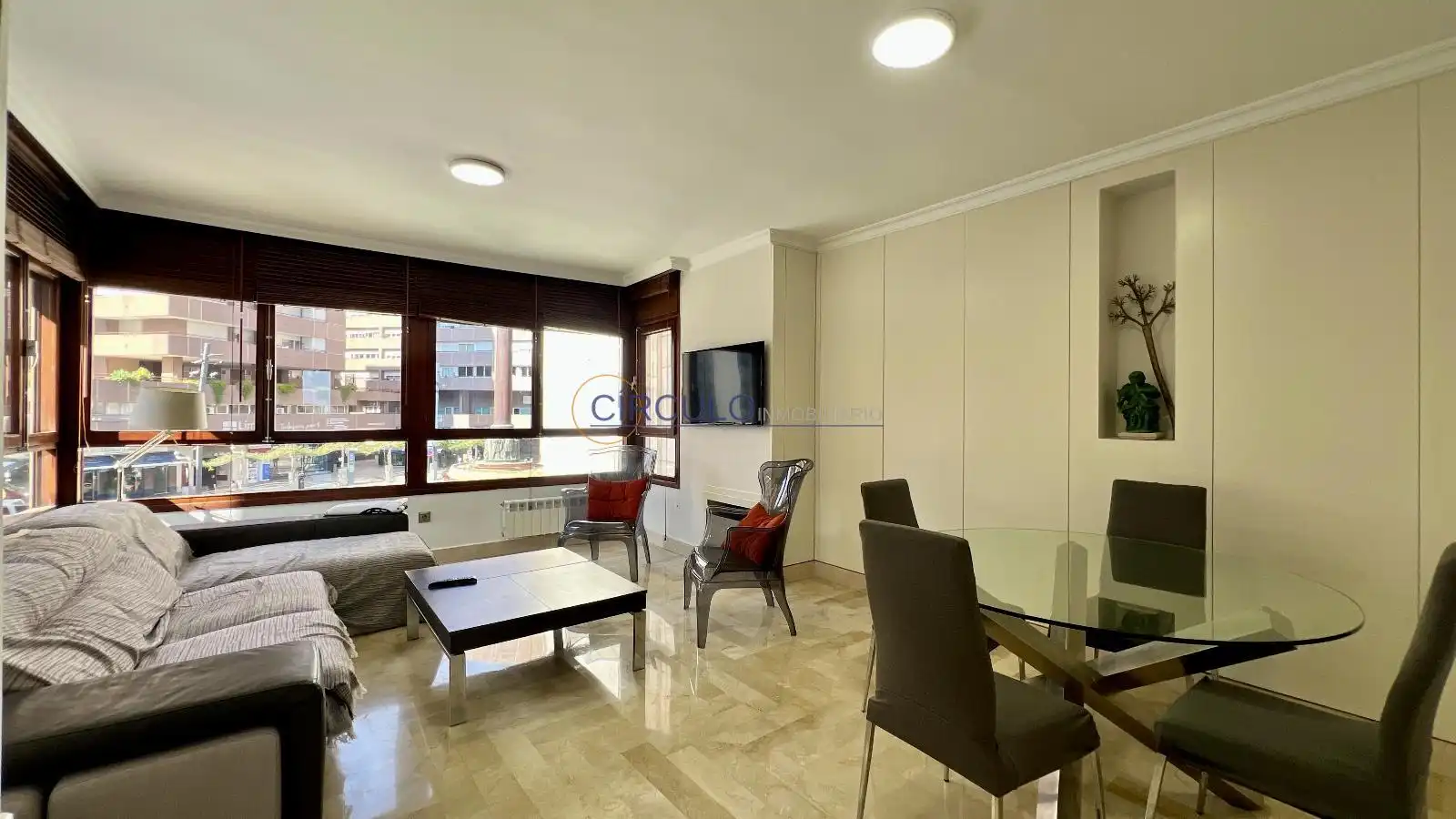 Piso con ascensor en venta en Alameda de Cervantes, imagen 2