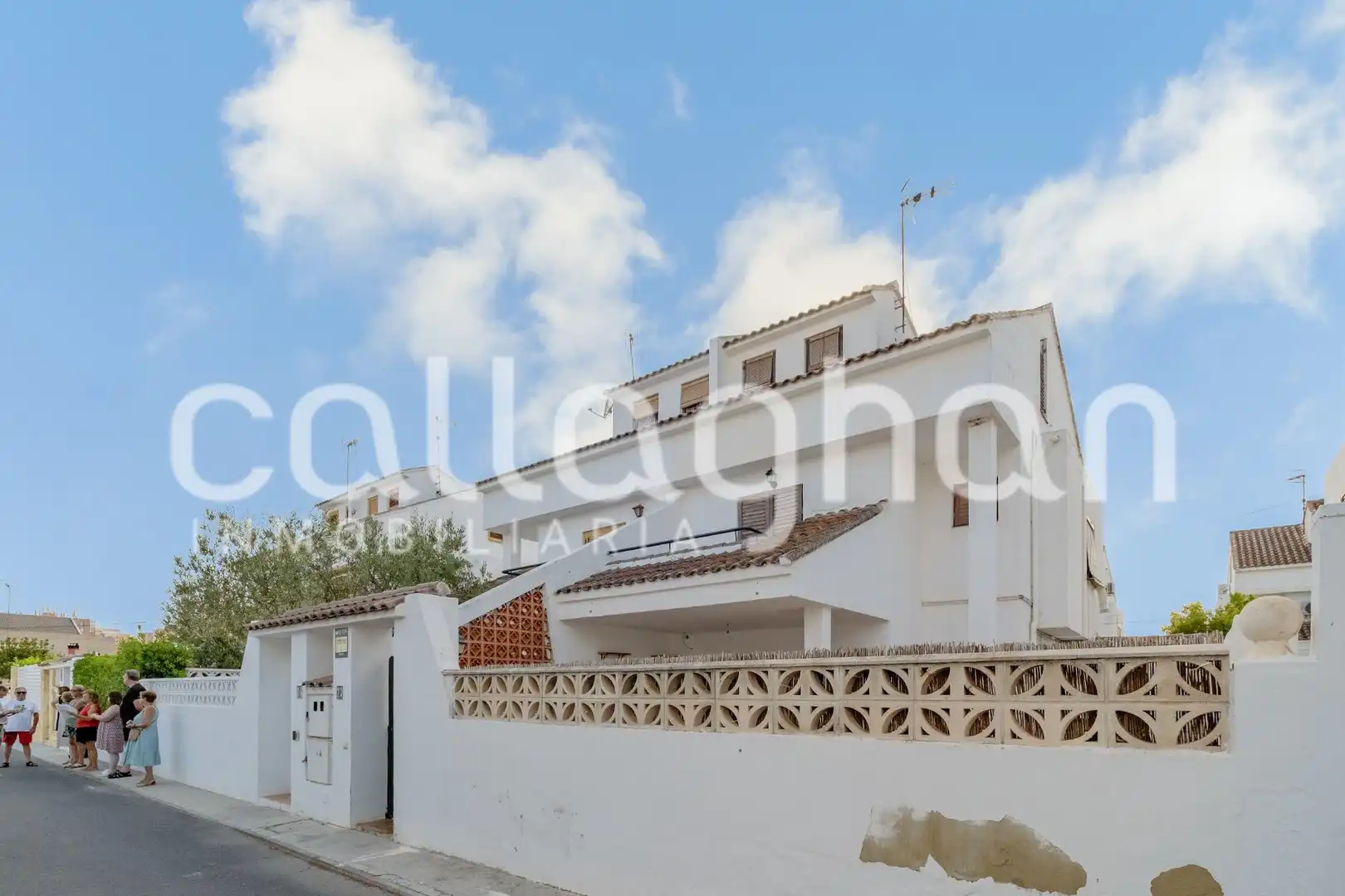 Vista exterior de Casa adosada en venda en Sagunto / Sagunt amb Aire condicionat, Calefacció i Jardí privat