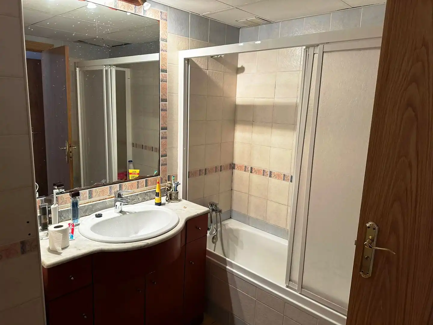 Badezimmer von Wohnung zum Verkauf in Pratdip mit Klimaanlage und Terrasse