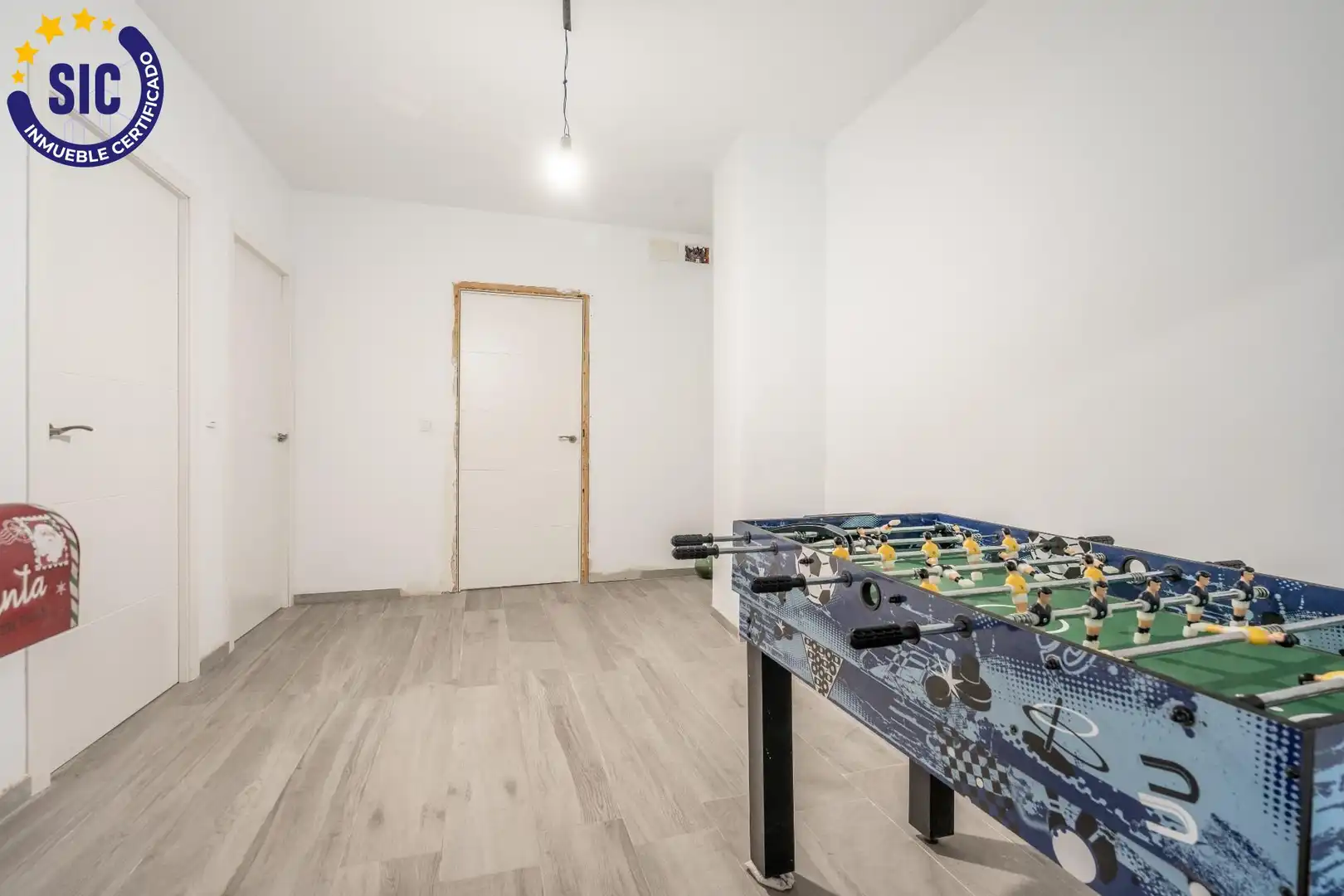 Haus oder Chalet zum Verkauf in Valencia mit Privatgarten, Terrasse und Schwimmbad