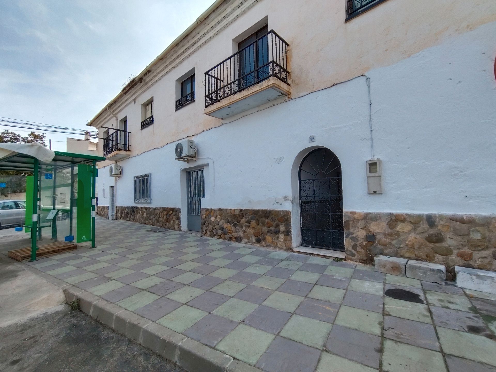 Vista exterior de Casa adosada en venda en La Peza amb Moblat i Balcó