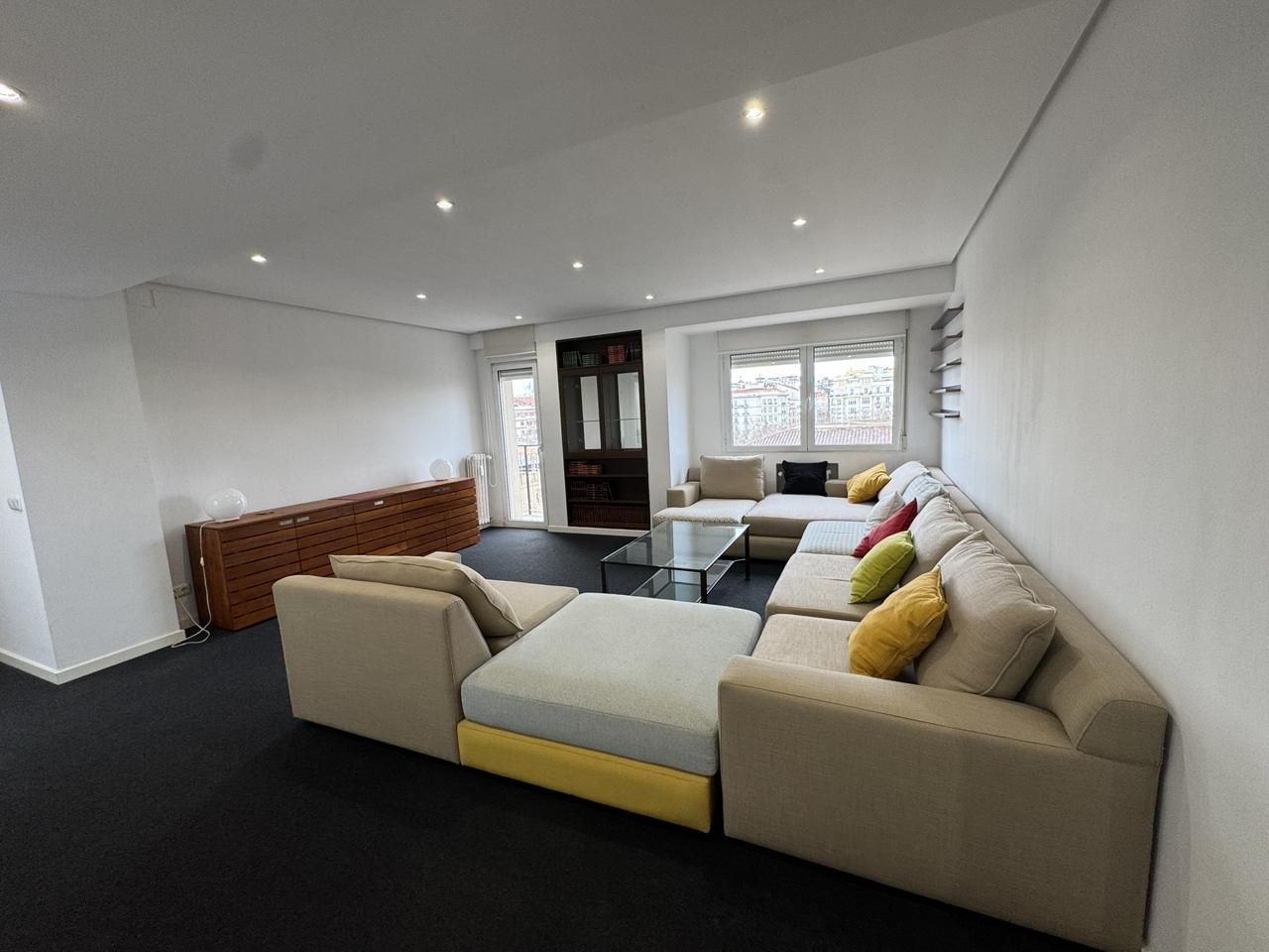 Sala d'estar de Pis de lloguer en  Zaragoza Capital amb Calefacció, Terrassa i Moblat