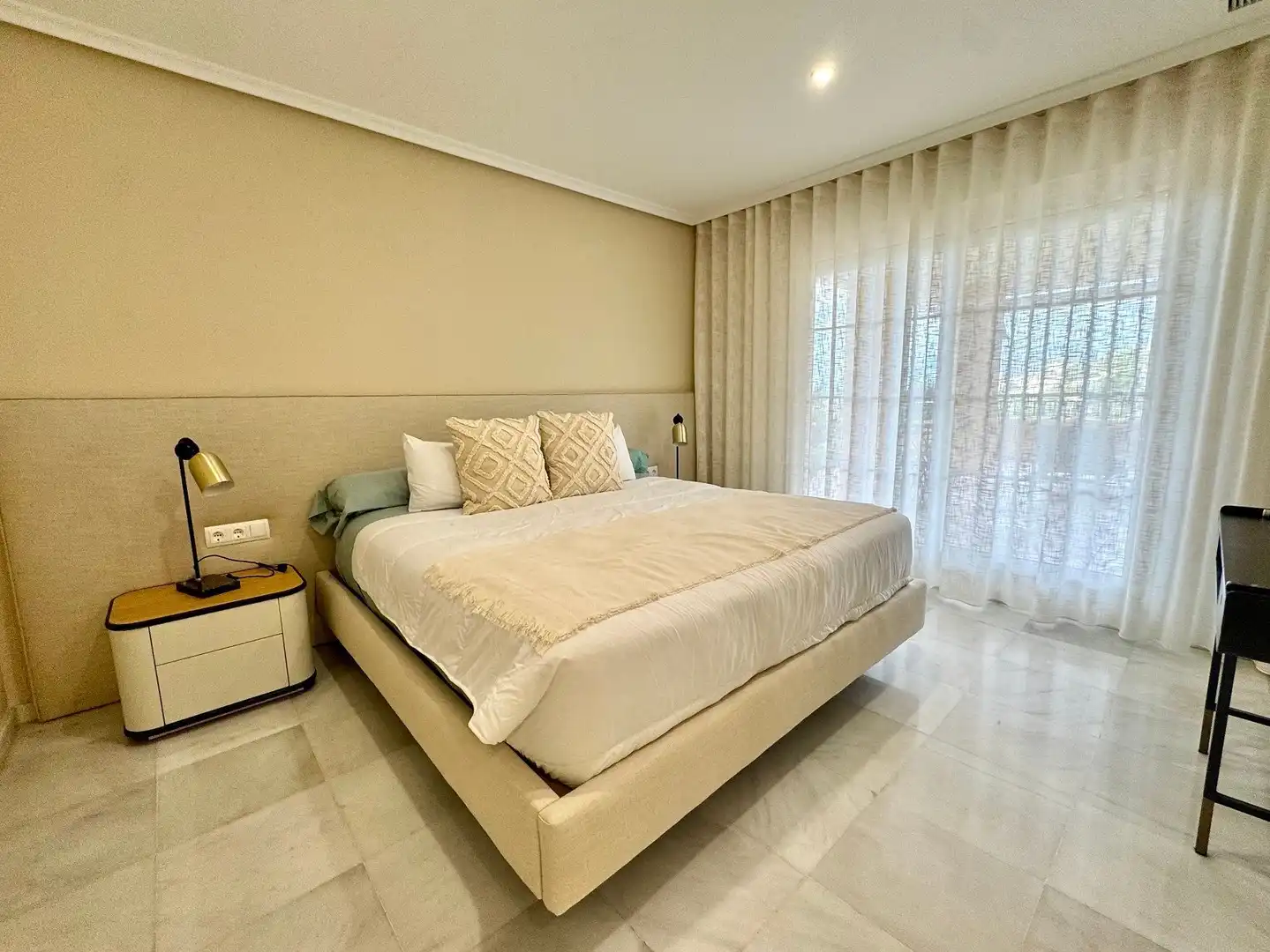 Habitación de Apartamento de alquiler en Altea con Aire acondicionado, Calefacción y Jardín privado