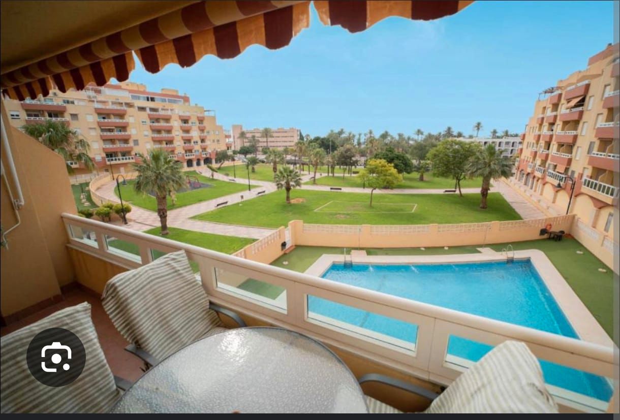 Jardí de Pis en venda en Roquetas de Mar amb Moblat i Piscina comunitària