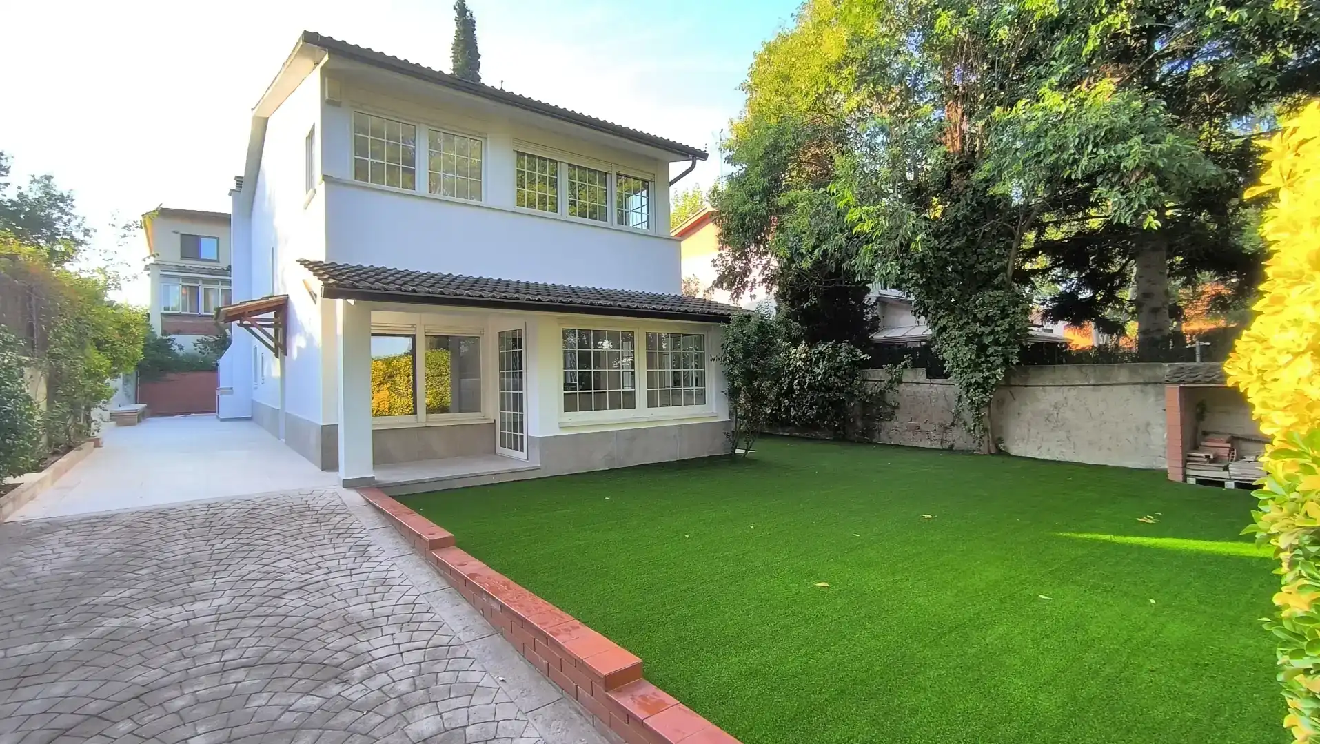 Vista exterior de Casa o xalet en venda en Sant Cugat del Vallès amb Aire condicionat i Piscina