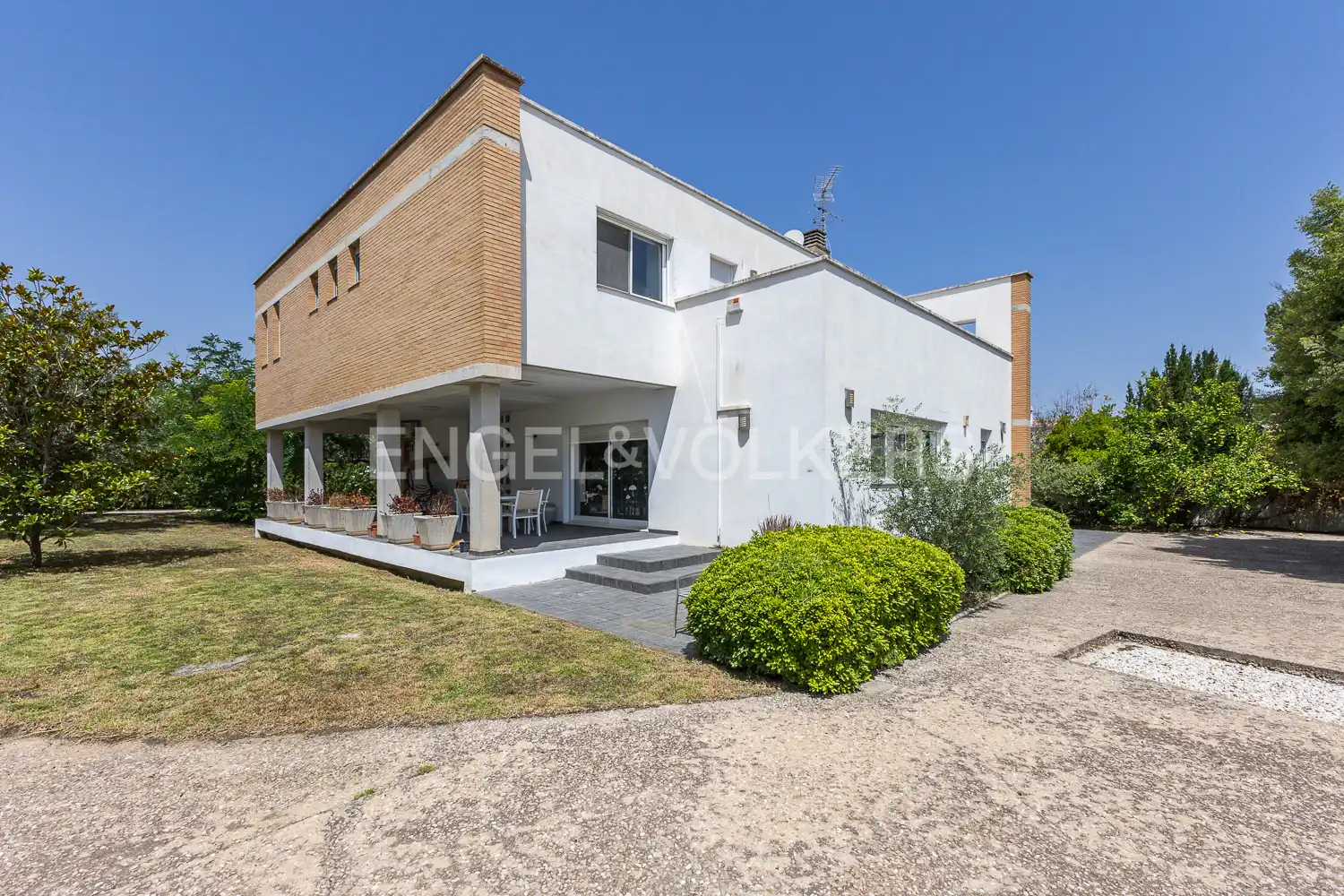 Vista exterior de Casa o xalet en venda en Ontinyent amb Aire condicionat, Calefacció i Jardí privat