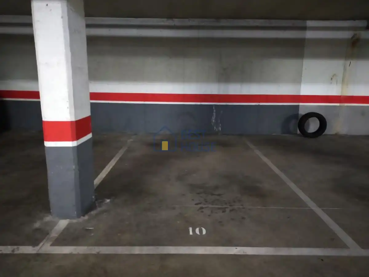Parkplatz von Wohnung zum Verkauf in León Capital  mit Heizung, Terrasse und Abstellraum