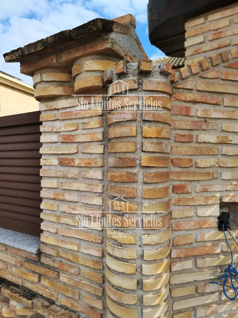 Vista exterior de Casa o xalet en venda en Griñón amb Calefacció, Jardí privat i Terrassa