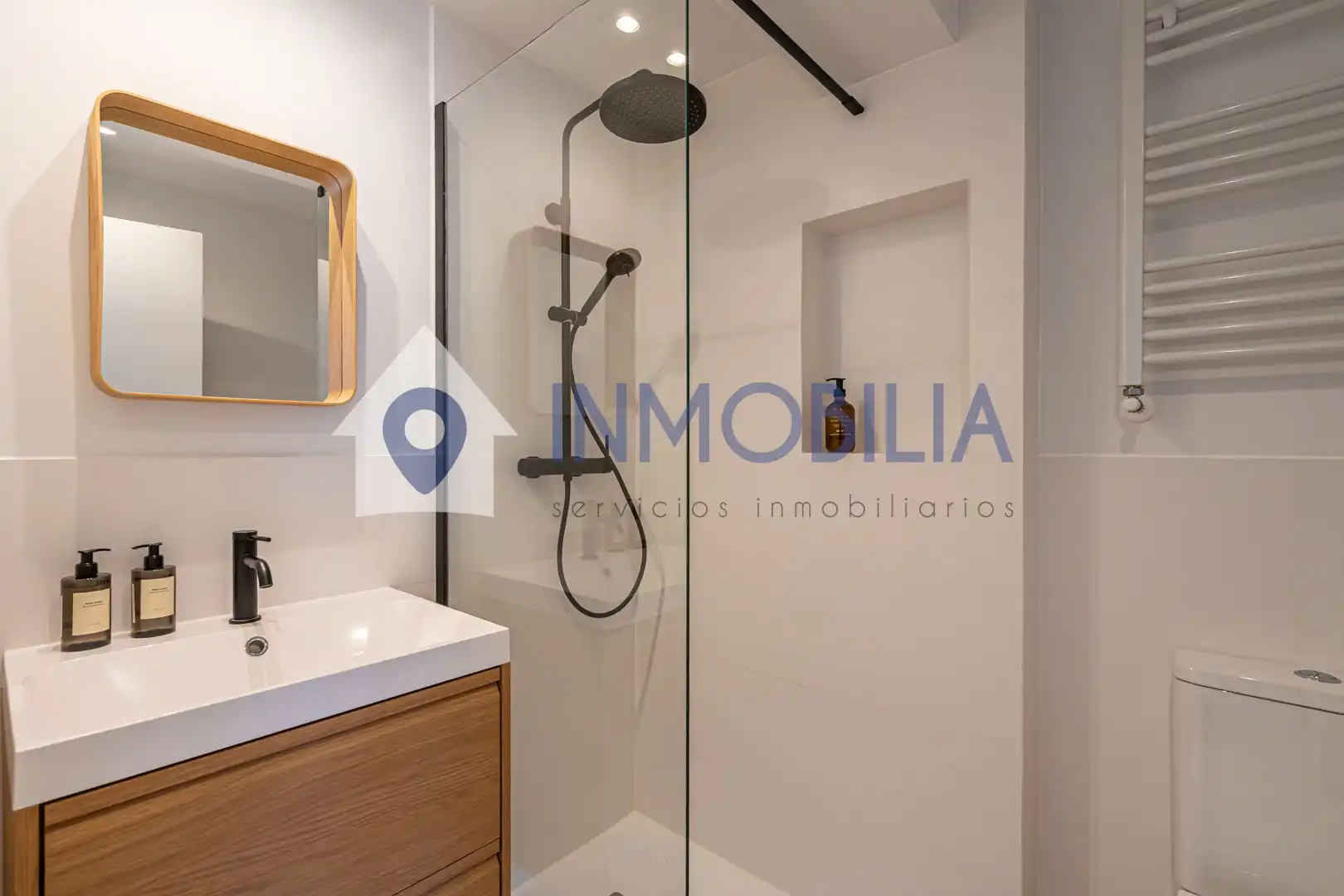 Bathroom of Flat for sale in Madrid  with Air Conditioner, Heating and Terrace