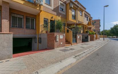 Vista exterior de Casa o xalet en venda en  Granada Capital amb Terrassa