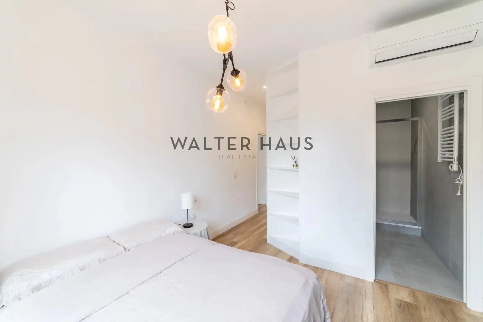 Bedroom of Flat for sale in Madrid  with Air Conditioner, Heating and Furnished