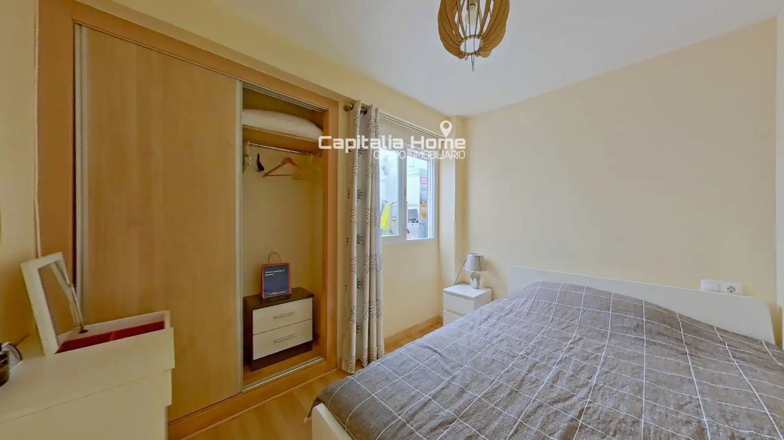 Habitación de Piso en venta en Alicante / Alacant con Aire acondicionado, Calefacción y Amueblado