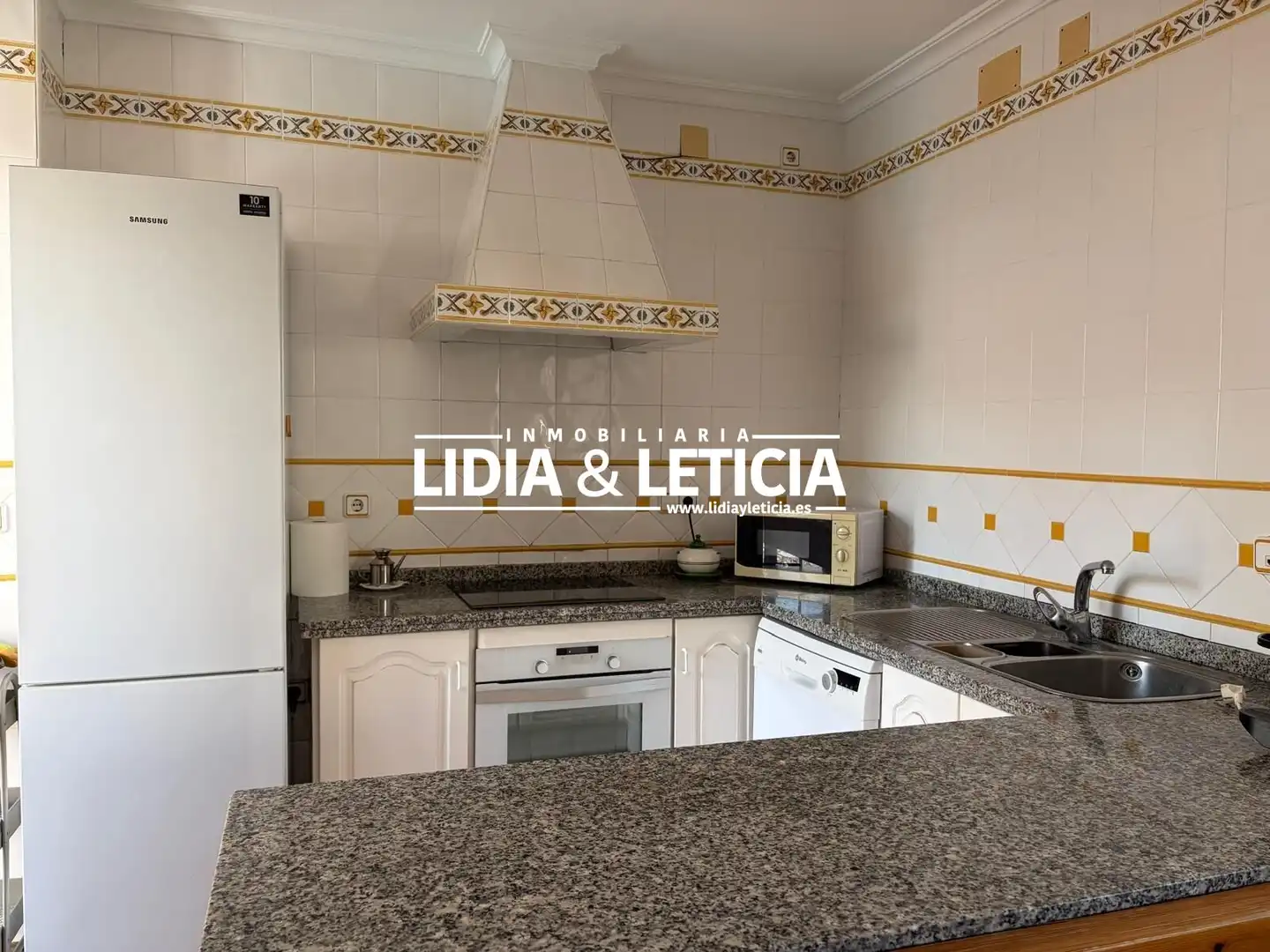 Cuina de Casa o xalet en venda en Alcalá de Guadaira amb Aire condicionat, Traster i Piscina