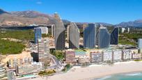 Vista exterior de Pis en venda en Benidorm amb Aire condicionat, Terrassa i Piscina