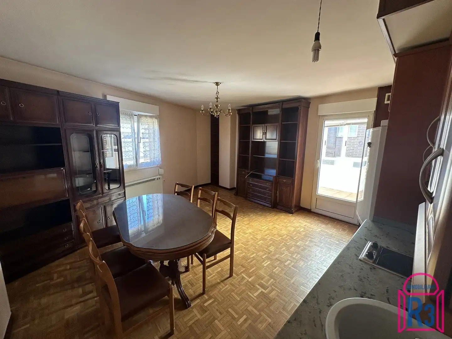 Menjador de Apartament en venda en León Capital  amb Calefacció, Terrassa i Moblat