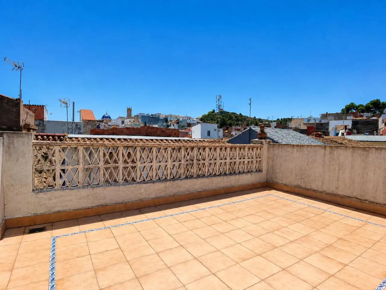 Terrassa de Casa o xalet en venda en Oliva amb Jardí privat, Terrassa i Traster