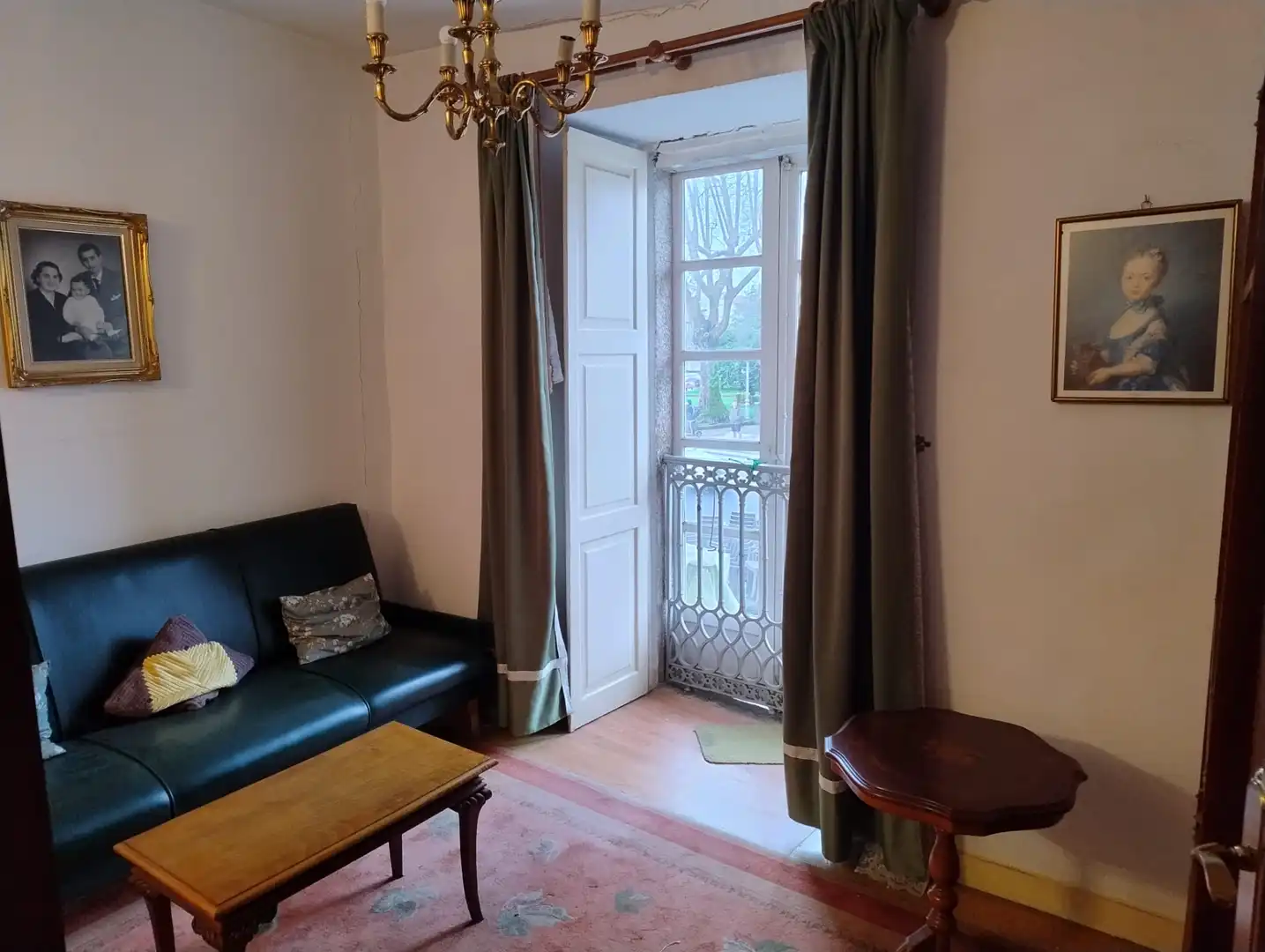 Living room of Flat for sale in Casco Histórico