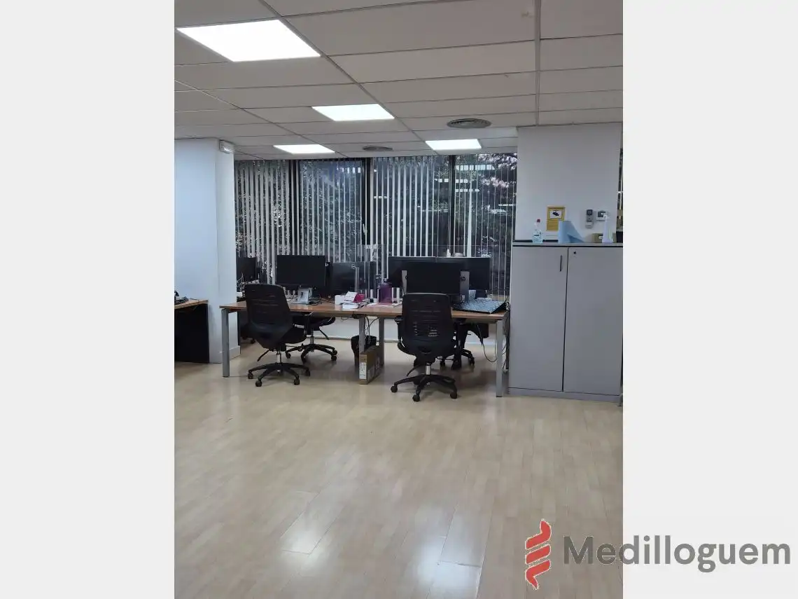 Oficina de alquiler en Les Corts